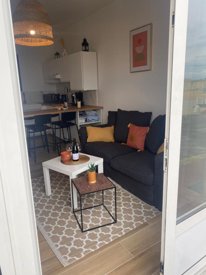 Paradis Les Pieds Sur Le Sable Trouville Palace Exterior foto